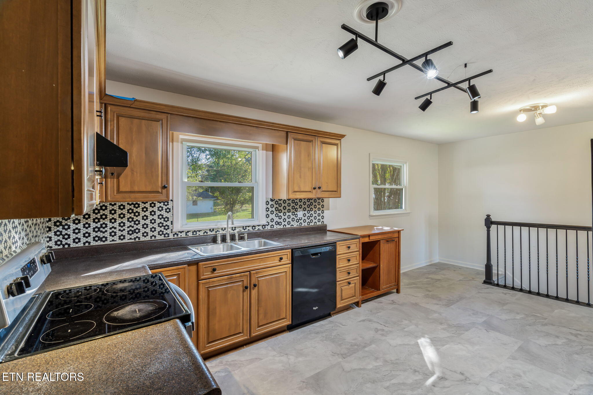 6624 Candy Lane Knoxville, TN 37920 - Photo 14 of 48 19-web-or-mls-6624 Candy Lane-20