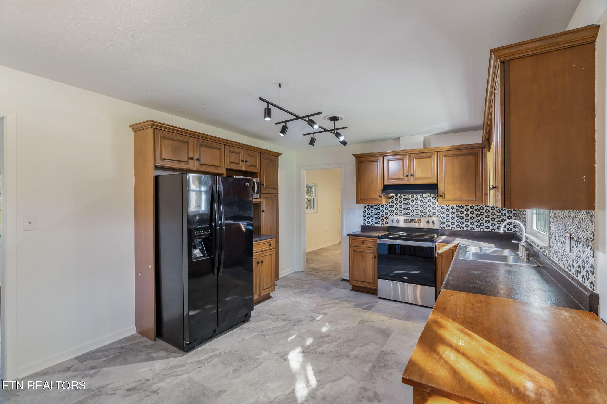 6624 Candy Lane Knoxville, TN 37920 - Photo 17 of 48 15-web-or-mls-6624 Candy Lane-16