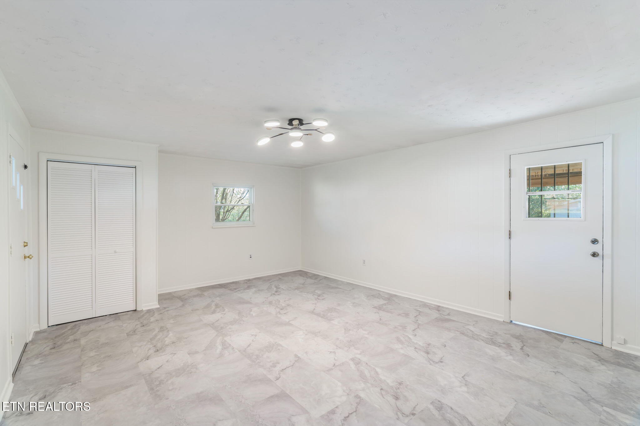 6624 Candy Lane Knoxville, TN 37920 - Photo 20 of 48 20-web-or-mls-6624 Candy Lane-21