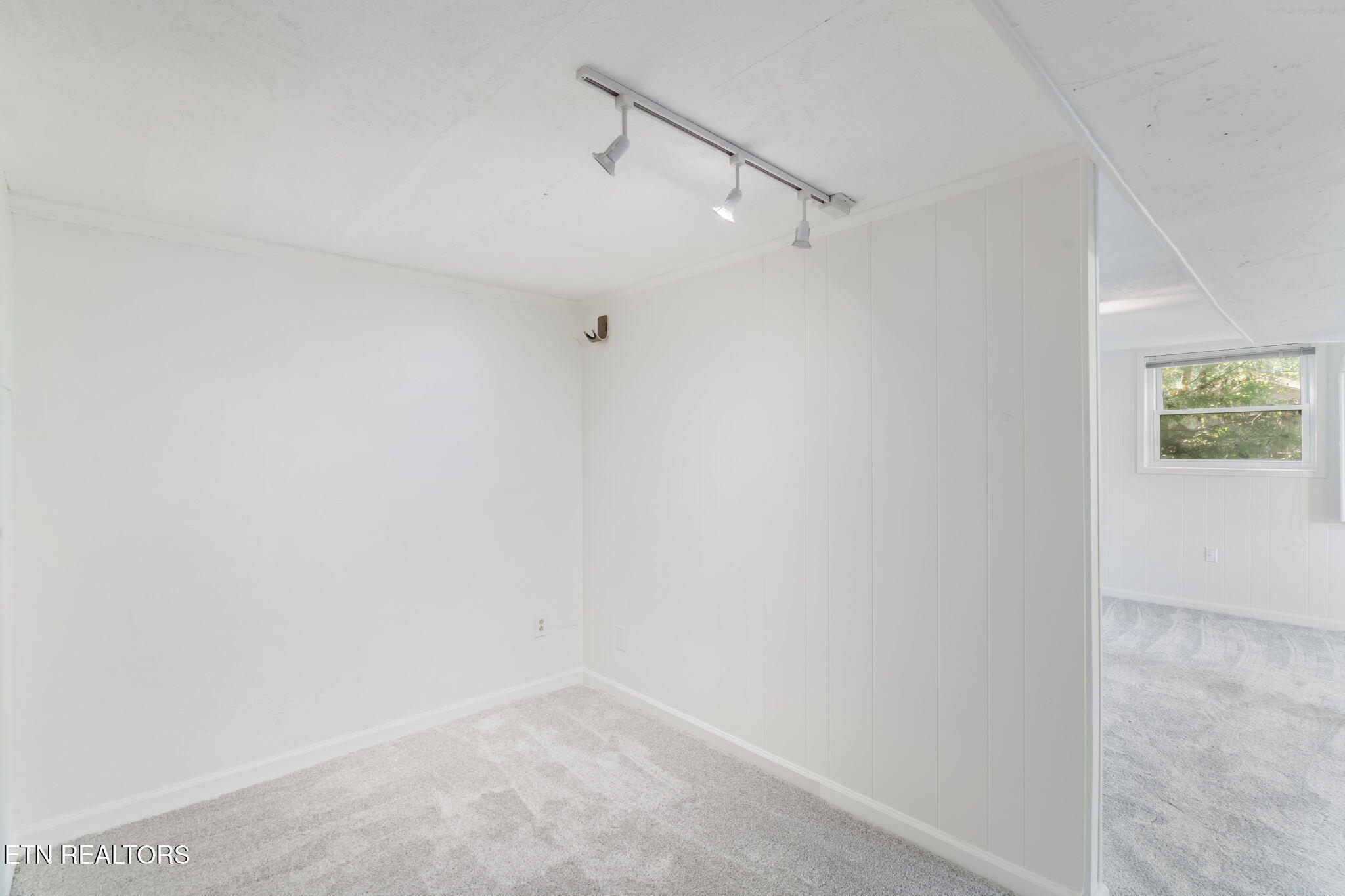 6624 Candy Lane Knoxville, TN 37920 - Photo 33 of 48 33-web-or-mls-6624 Candy Lane-34