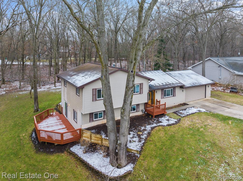 10690 Wolverine Pinckney, MI 48169 - Photo 2 of 24 Gallery Image 2