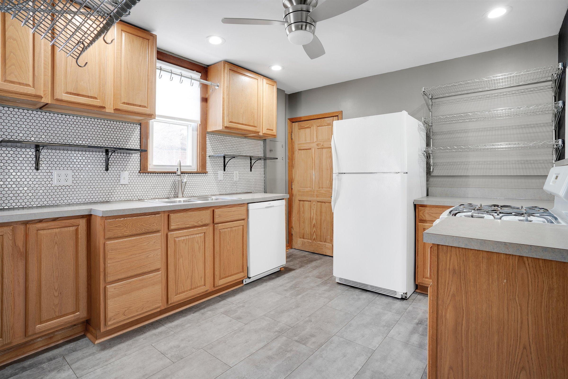 960 East Dunedin Road Columbus, OH 43224 - Photo 11 of 35