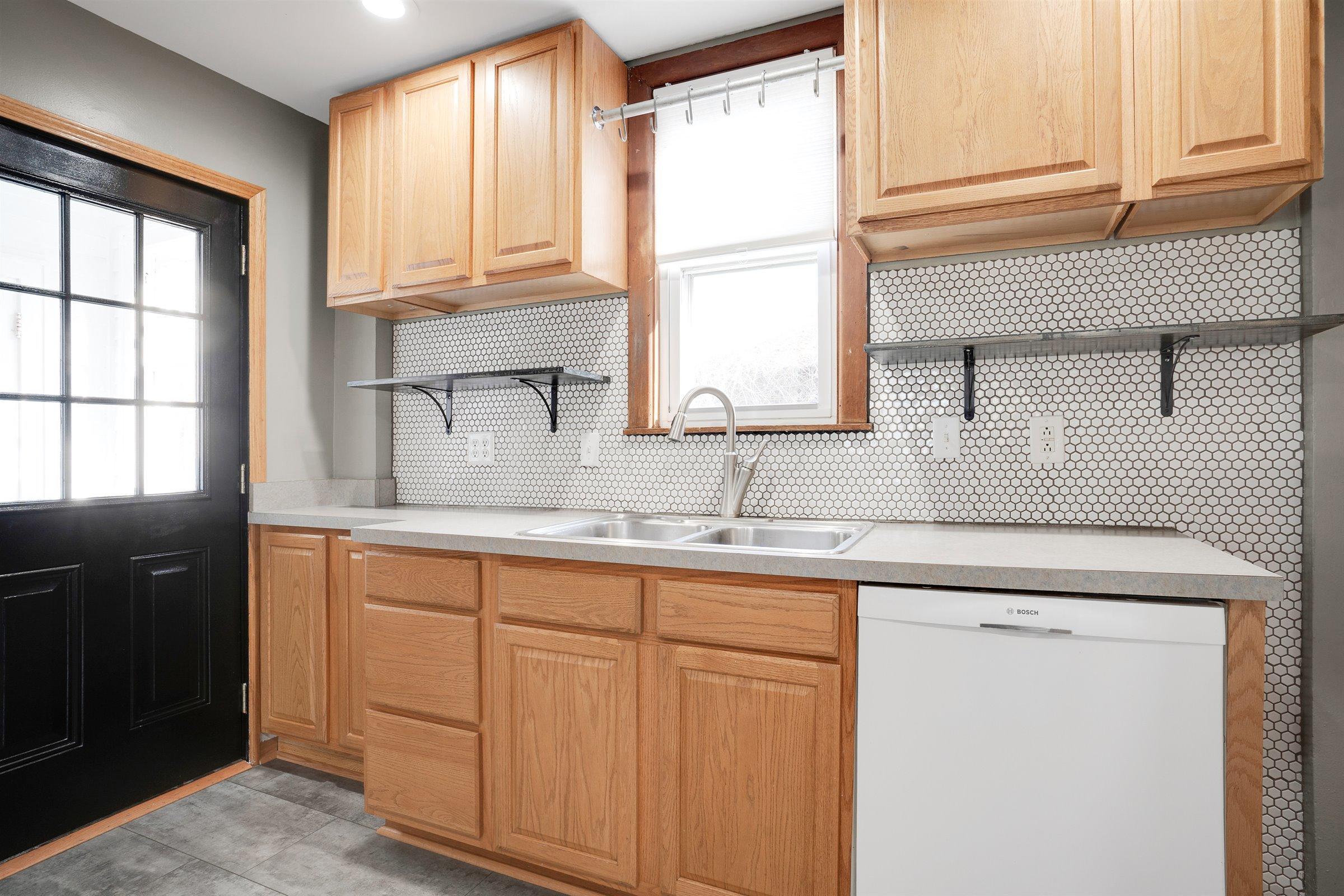 960 East Dunedin Road Columbus, OH 43224 - Photo 12 of 35