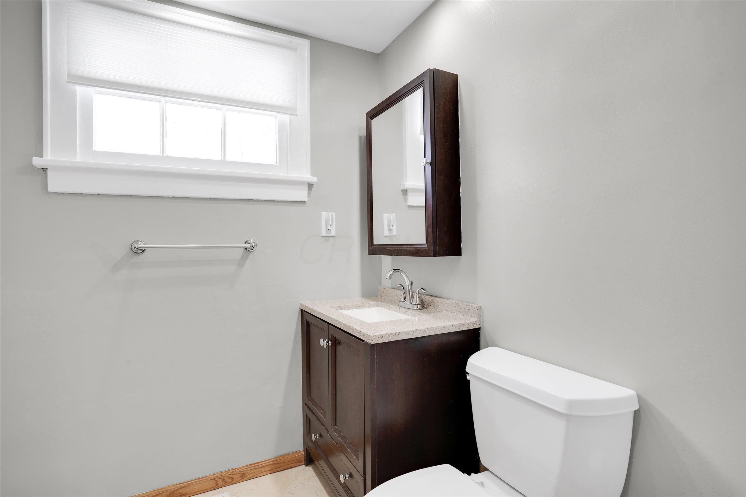 960 East Dunedin Road Columbus, OH 43224 - Photo 14 of 35