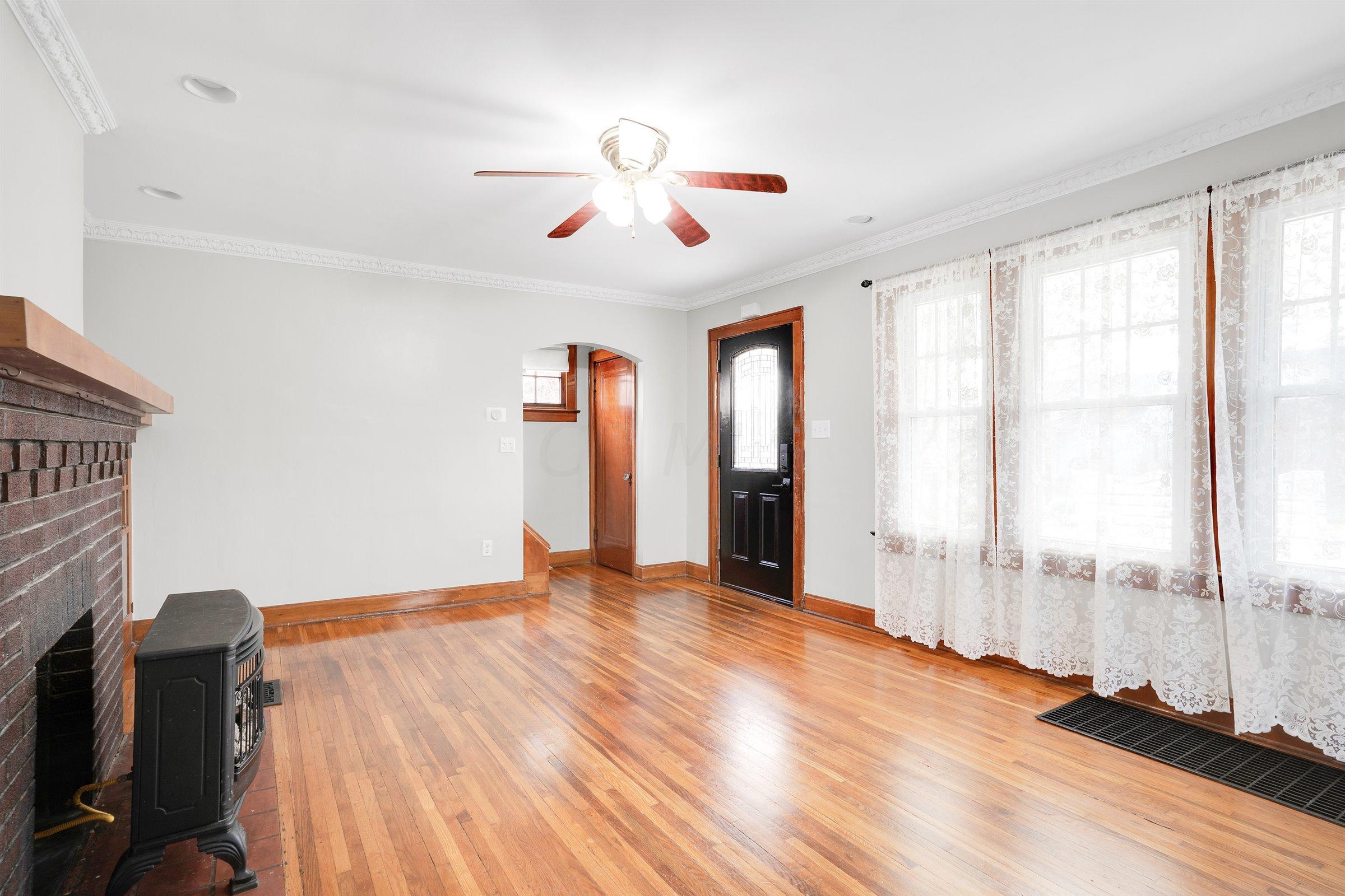 960 East Dunedin Road Columbus, OH 43224 - Photo 6 of 35