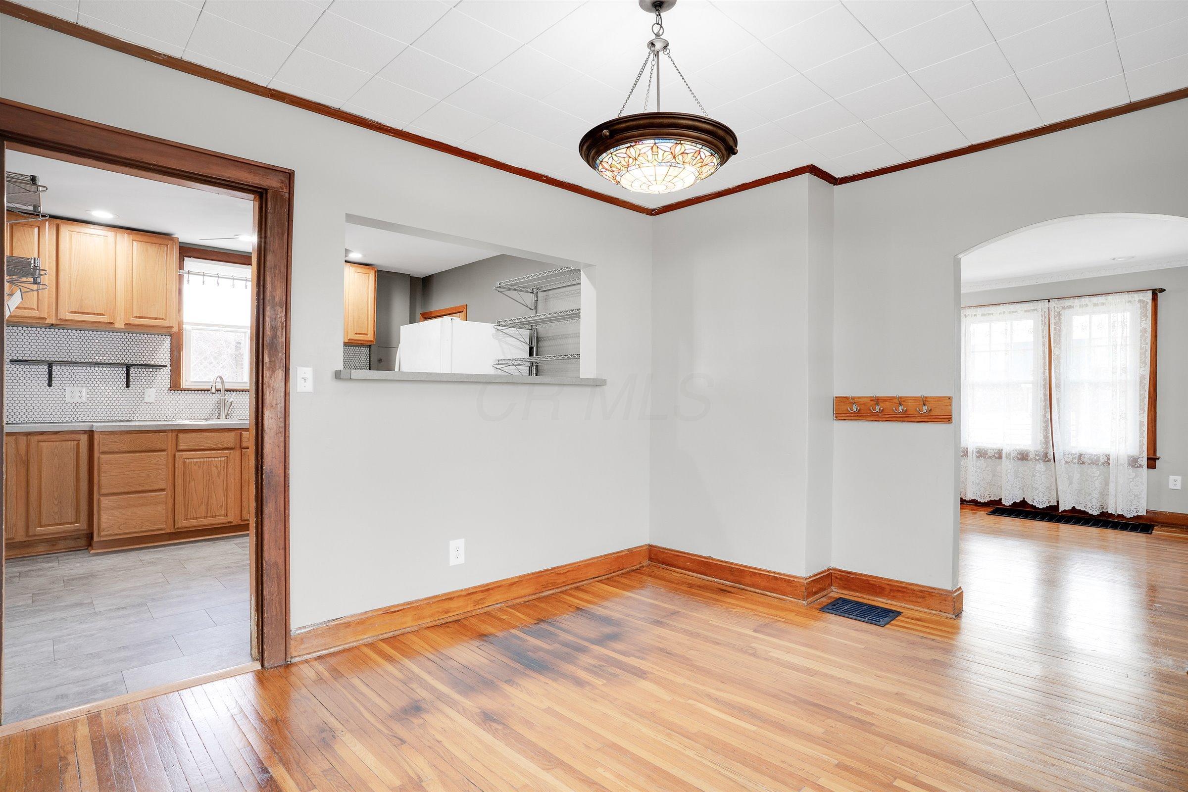 960 East Dunedin Road Columbus, OH 43224 - Photo 8 of 35
