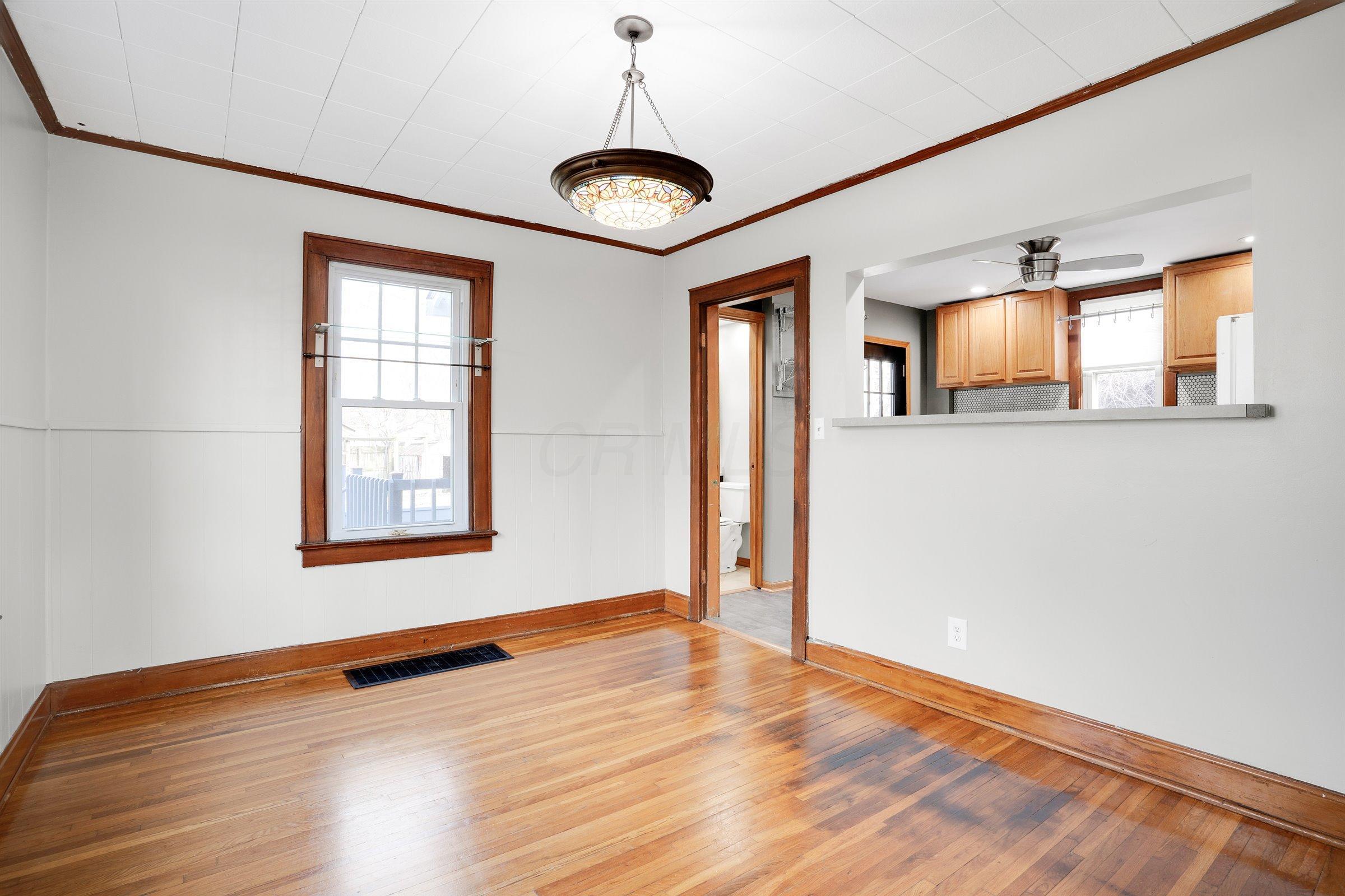 960 East Dunedin Road Columbus, OH 43224 - Photo 9 of 35
