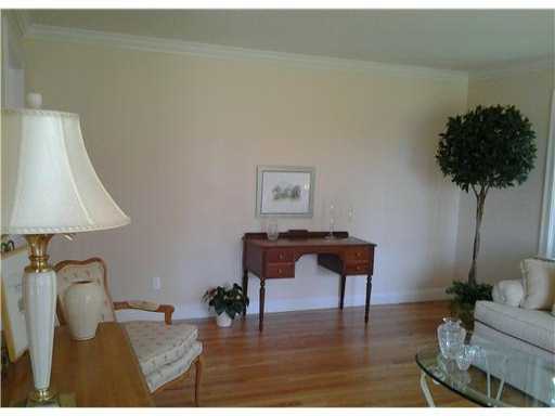 20 Hubbard Street Westerly, RI 02891 - Photo 7 of 20 Living Room.