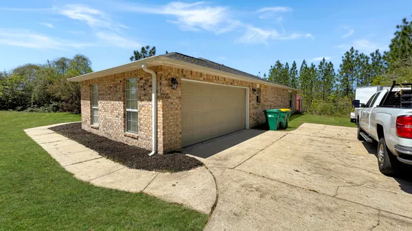 a view of a house with backyard