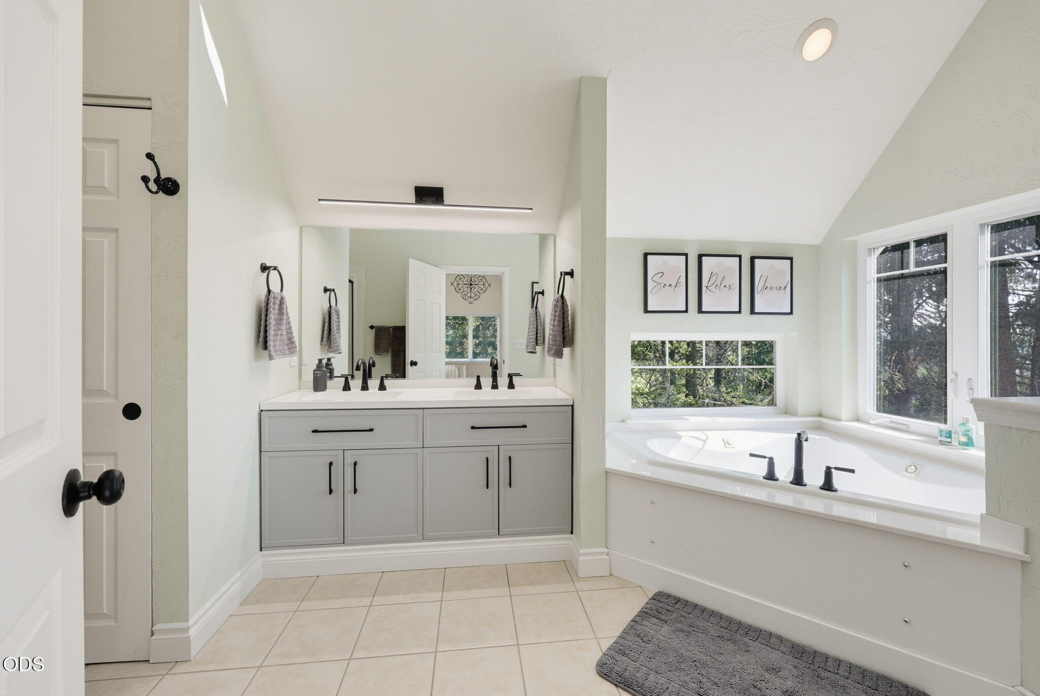 2355 Johns Peak Road Central Point, OR 97502 - Photo 48 of 114 Gallery Image 48