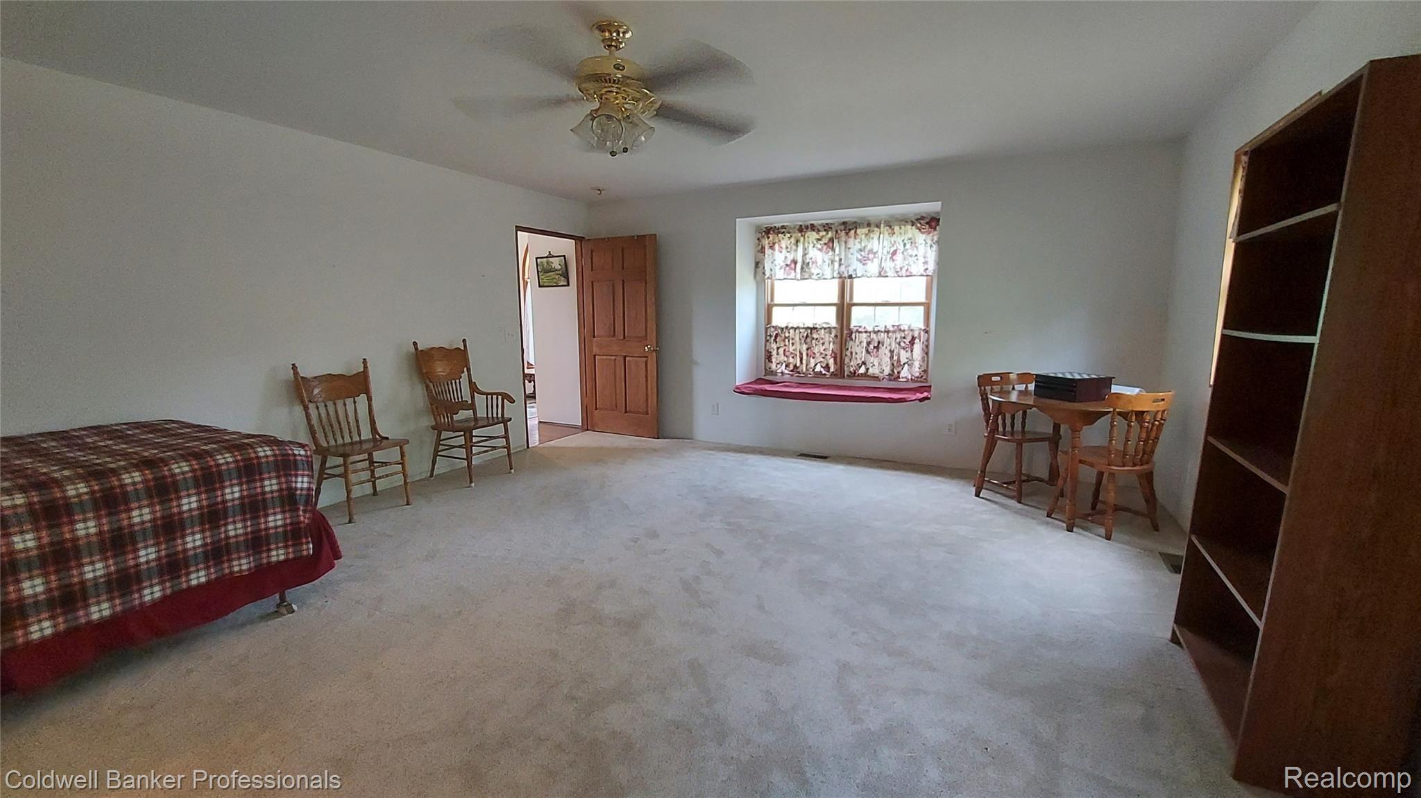 997 South Garner Road Milford, MI 48380 - Photo 17 of 43 First Floor Master Bedroom