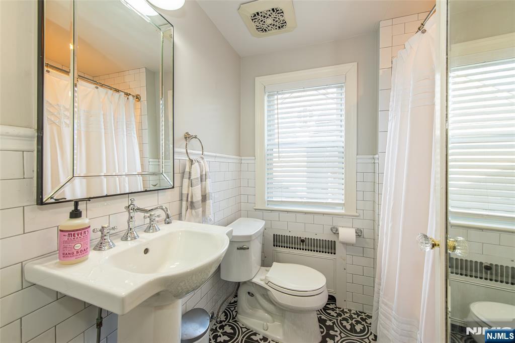 77 Forest Hill Road West Orange, NJ 07052 - Photo 32 of 45