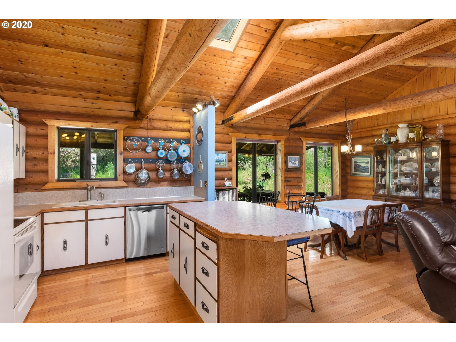 55601 Southwest Sain Creek Road Gaston, OR 97119 - Photo 9 of 26 Gallery Image 9