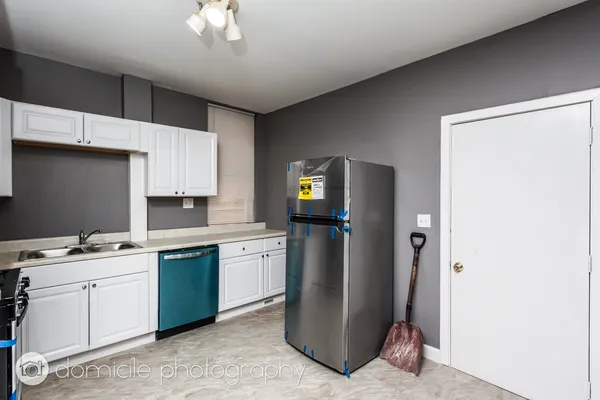 $1,825 | 1022 West Fry Street, Unit 1R, Chicago, IL 60642