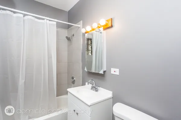 $1,825 | 1022 West Fry Street, Unit 1R, Chicago, IL 60642