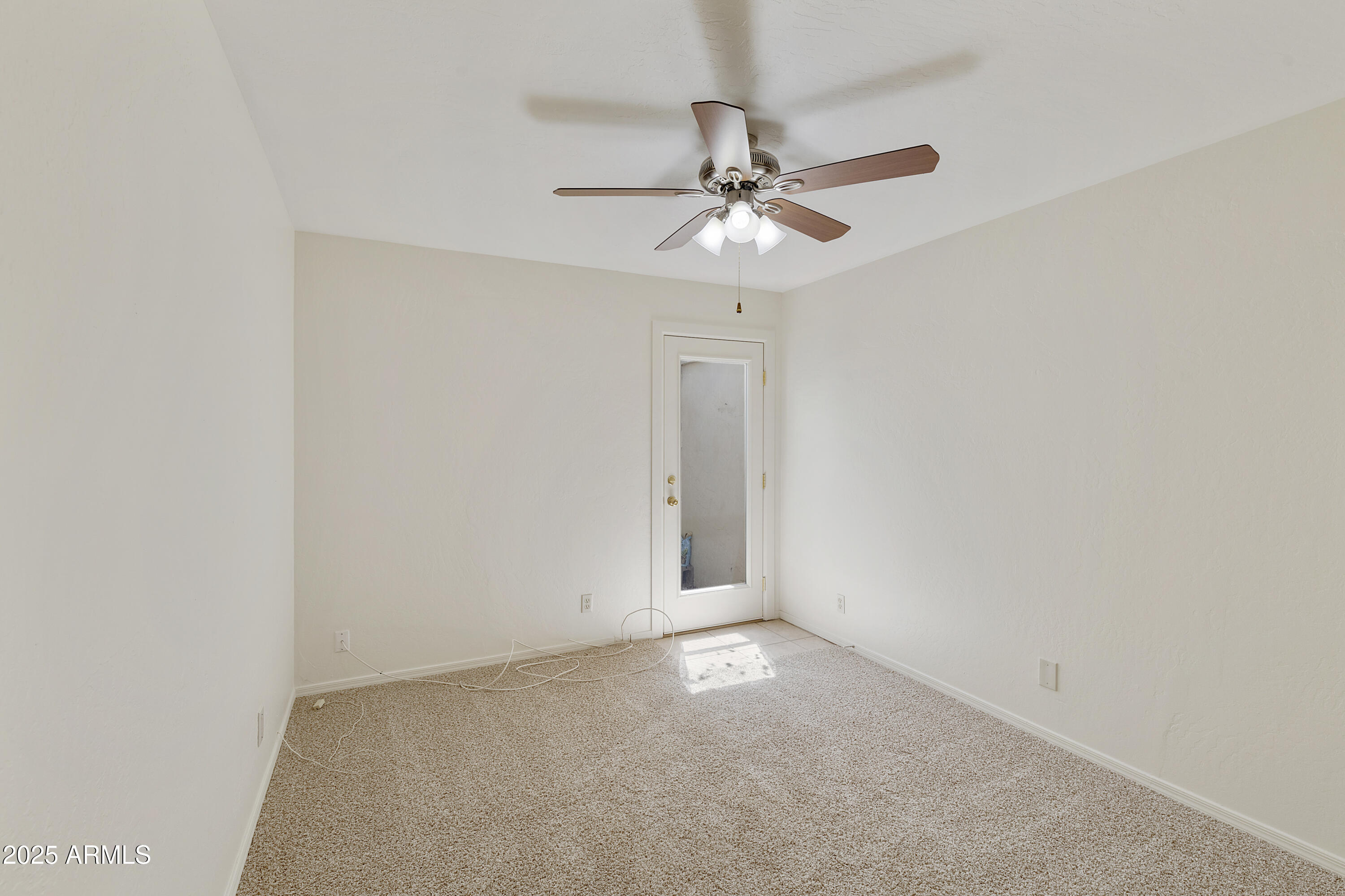 5622 North Palacio Way Phoenix, AZ 85014 - Photo 13 of 26 an empty room with a chandelier fan and closet area