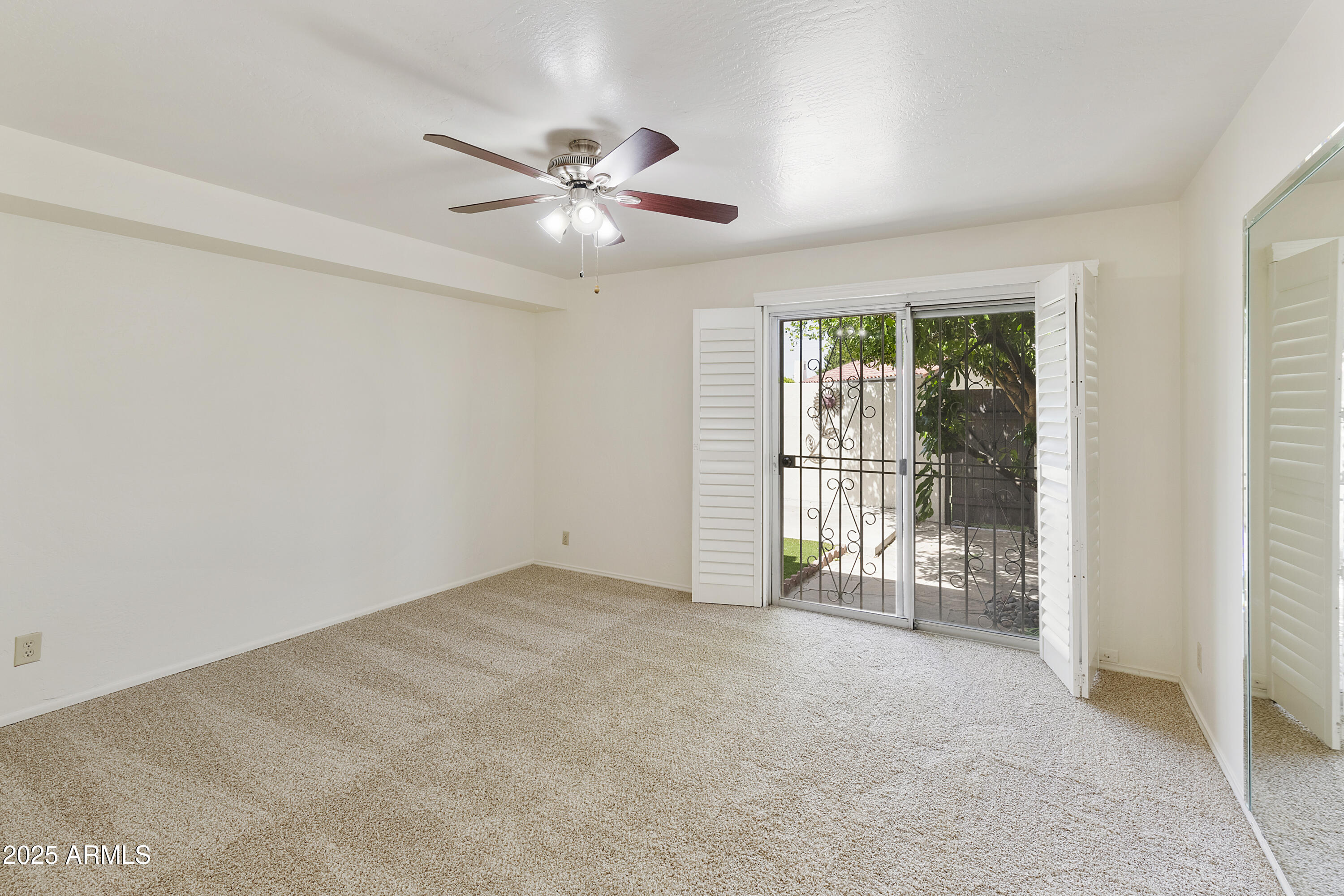 5622 North Palacio Way Phoenix, AZ 85014 - Photo 16 of 26 an empty room with chandelier fan and windows
