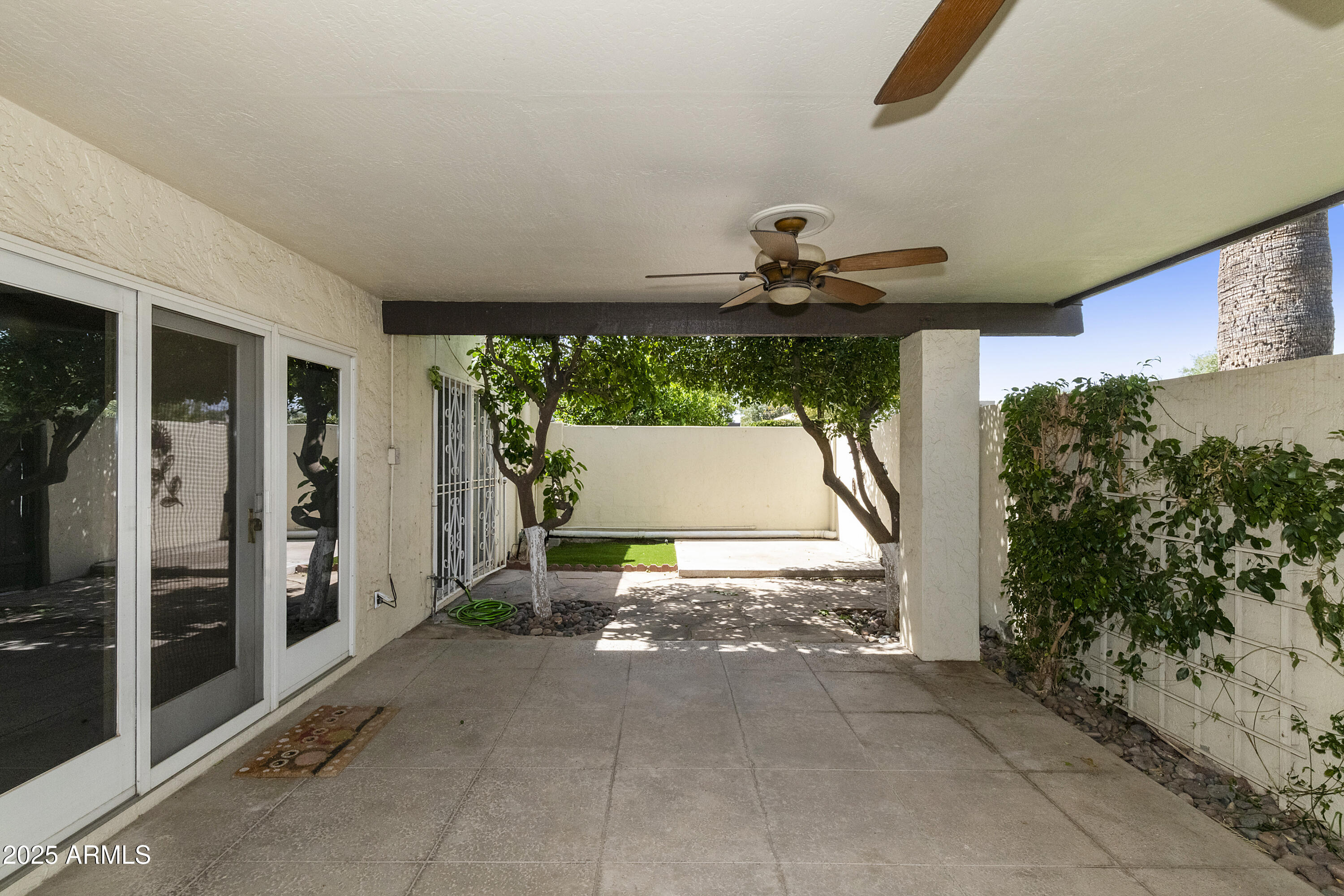 5622 North Palacio Way Phoenix, AZ 85014 - Photo 21 of 26 a house view with a garden space