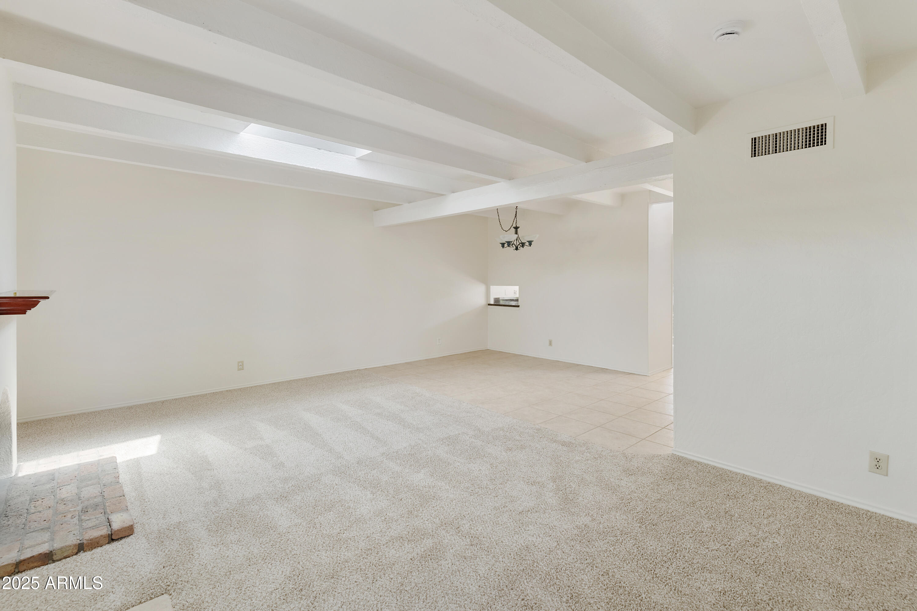 5622 North Palacio Way Phoenix, AZ 85014 - Photo 7 of 26 a view of an empty room