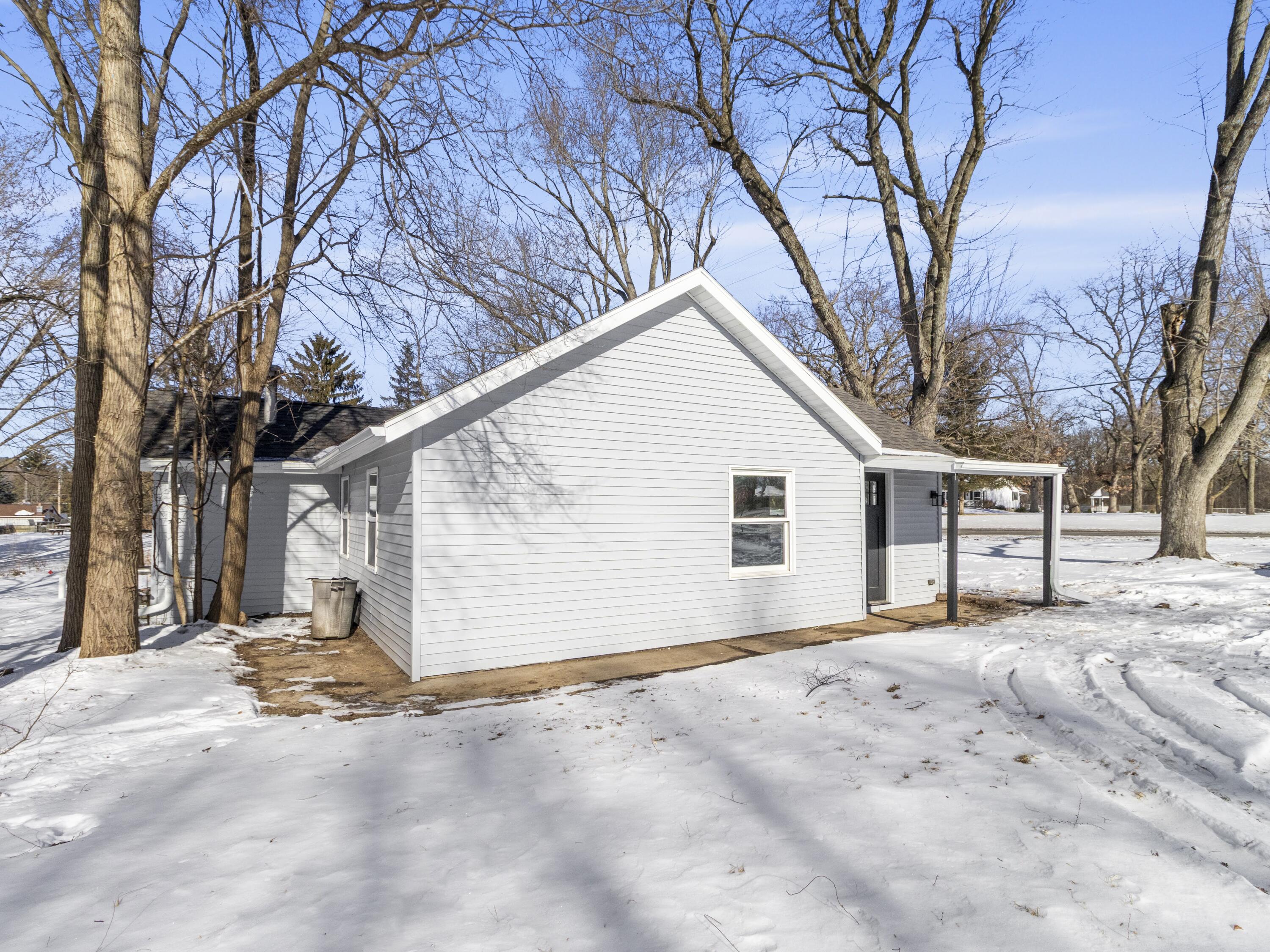 8444 Fish Hatchery Road Burlington, WI 53105 - Photo 4 of 32 IMG_3469