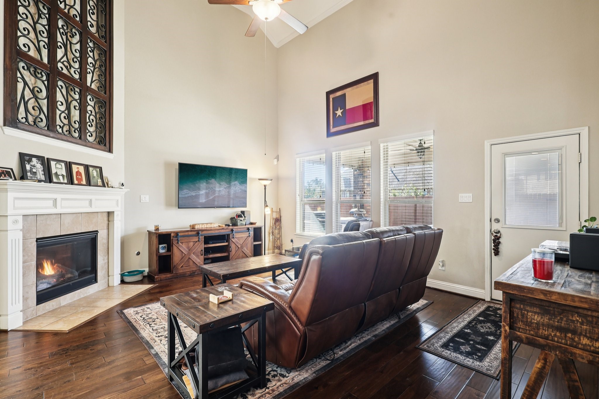 3668 Cottage Pines Lane Spring, TX 77386 - Photo 11 of 47 Spacious family room with high ceilings. Unfortunately the beams in ceiling do not show in the photo but come see it! It is stunning!