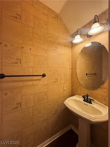 $2,095 | 7334 West Mistral Avenue, Las Vegas, NV 89113