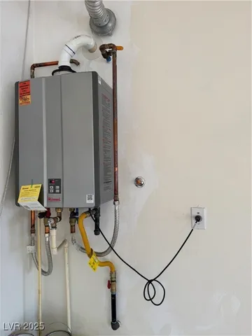 $2,095 | 7334 West Mistral Avenue, Las Vegas, NV 89113