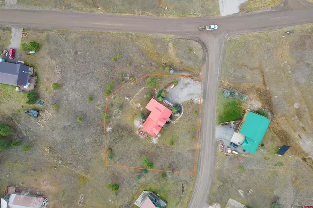 a picture of a room with a floor plan