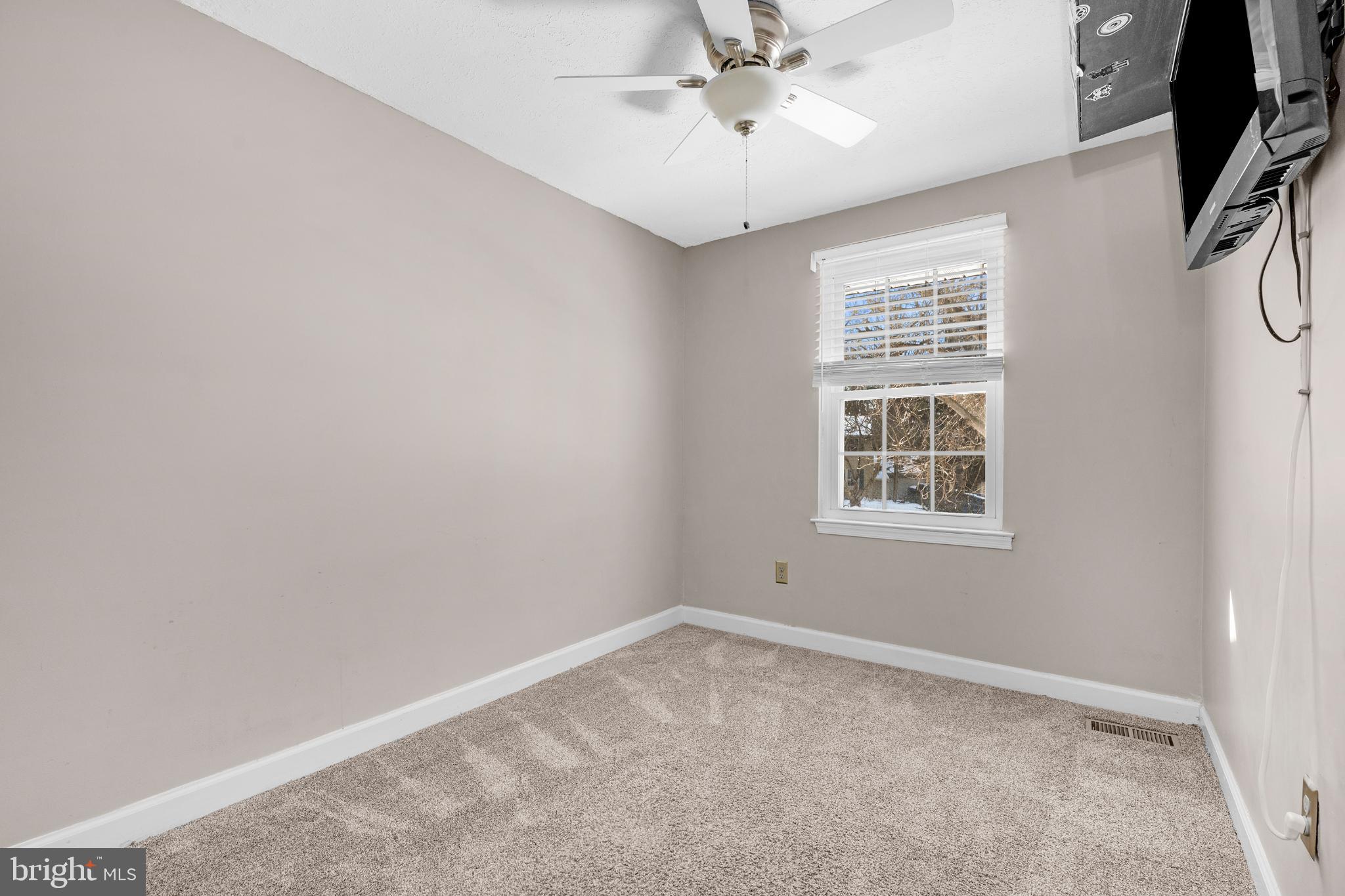 1688 Secretariat Drive Annapolis, MD 21409 - Photo 13 of 20 an empty room with a window
