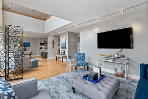 $800,000 | 5133 Carol Street, Skokie, IL 60077