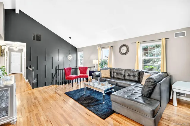 $575,000 | 131 Erie Avenue, New Windsor, NY 12553