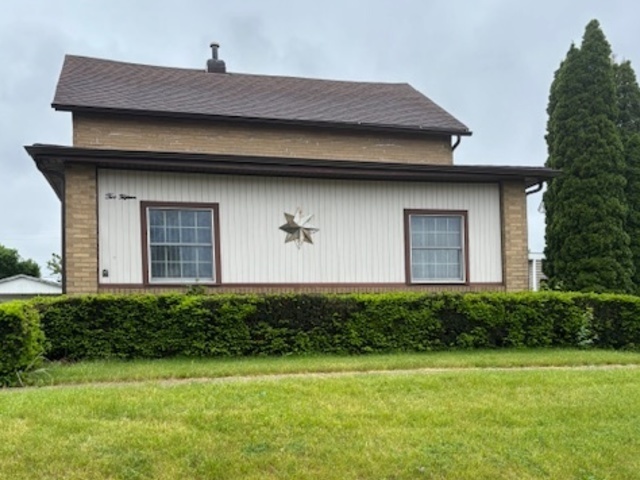215 West Cleveland Street Spring Valley, IL 61362 - Photo 1 of 1 a house that has a lot of plants in it