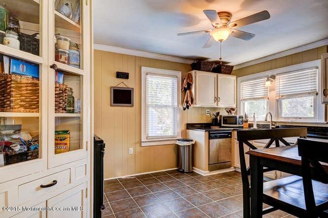 11 Zieglers Lane Hamilton, NJ 08690 - Photo 7 of 19 11 Zieglers Ln Hamilton-small-008-Kitche