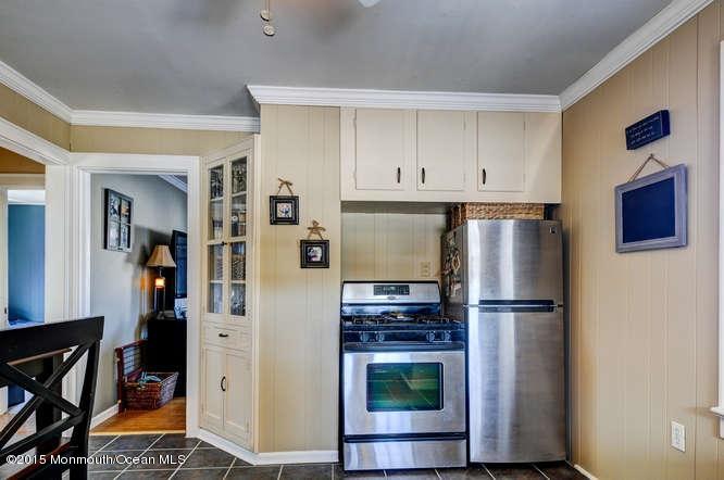 11 Zieglers Lane Hamilton, NJ 08690 - Photo 9 of 19 11 Zieglers Ln Hamilton-small-010-Kitche