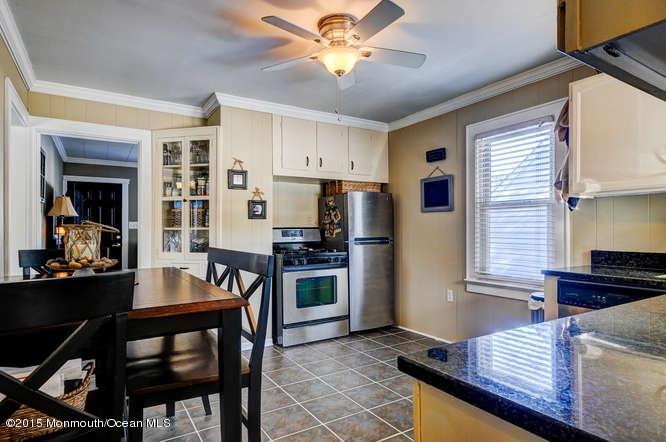 11 Zieglers Lane Hamilton, NJ 08690 - Photo 10 of 19 11 Zieglers Ln Hamilton-small-011-Kitche