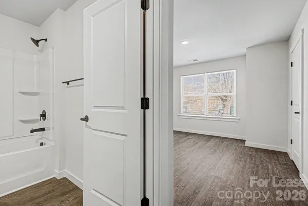 $1,750 | 106 10th Avenue Southeast, Hickory, NC 28602