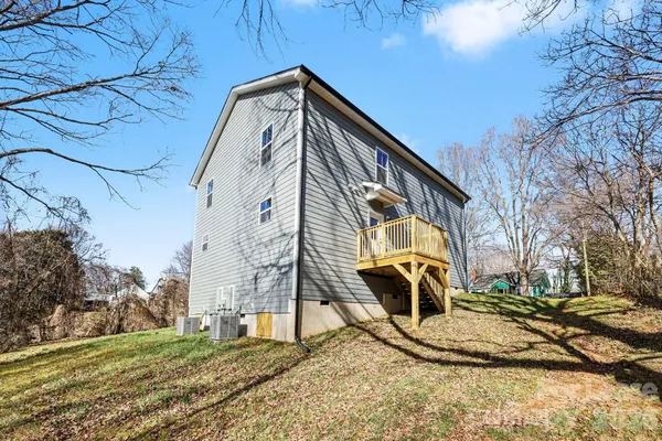 $1,750 | 106 10th Avenue Southeast, Hickory, NC 28602