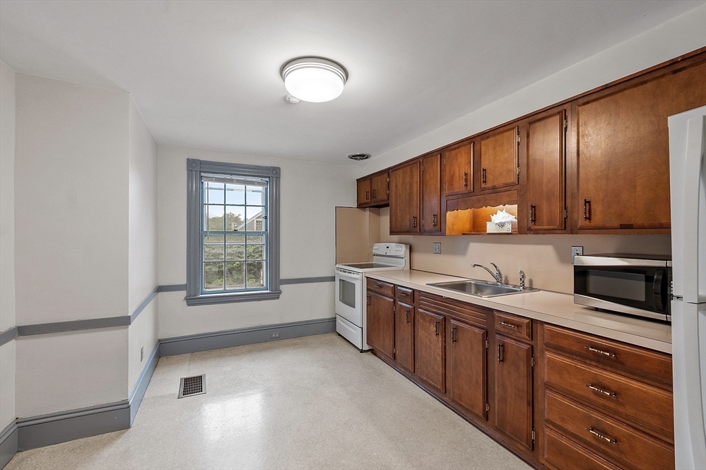 31 Cochituate Road Wayland, MA 01778 - Photo 21 of 40