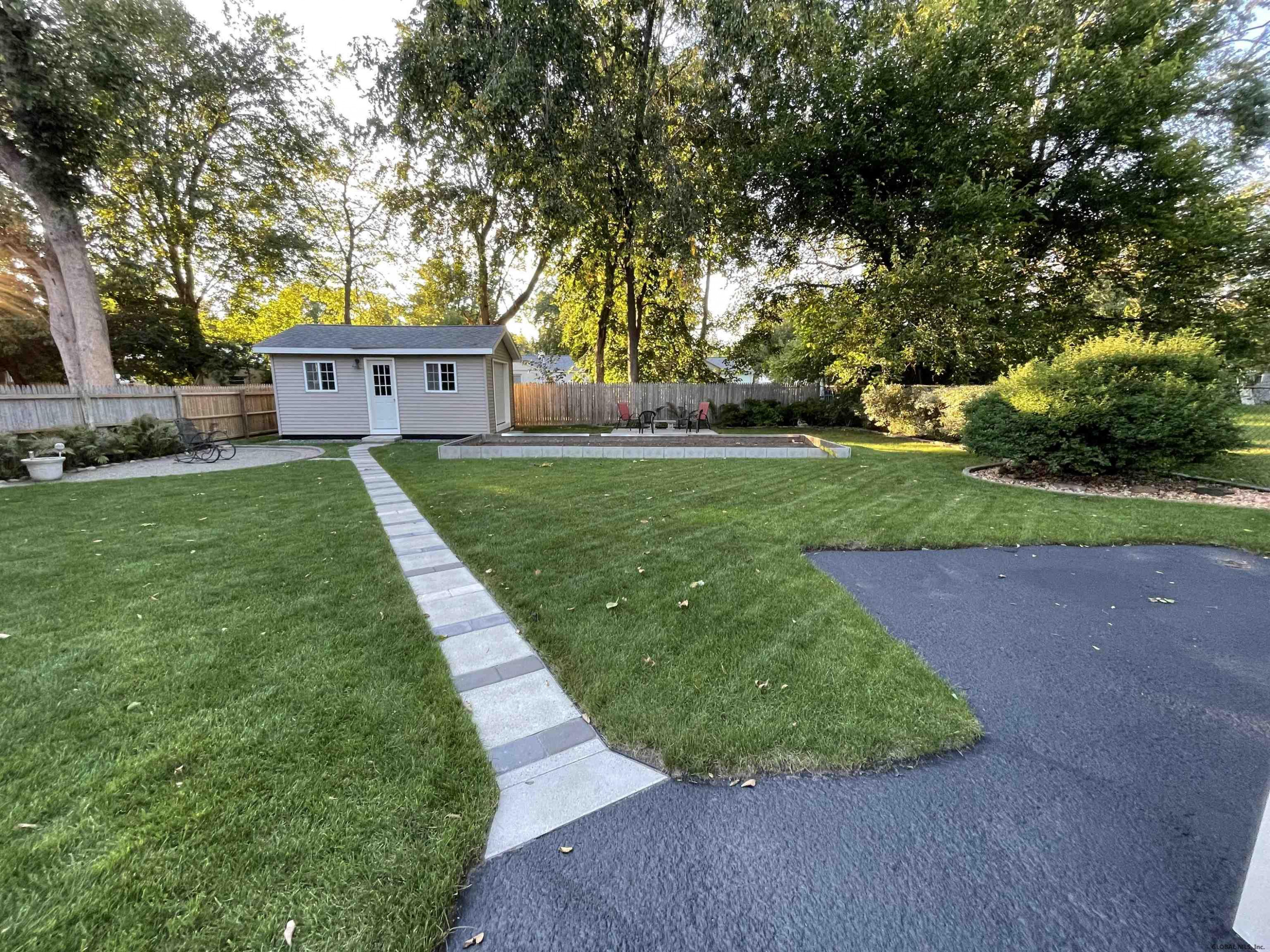 423 Chiswell Road Schenectady, NY 12304 - Photo 12 of 29 Photo 12