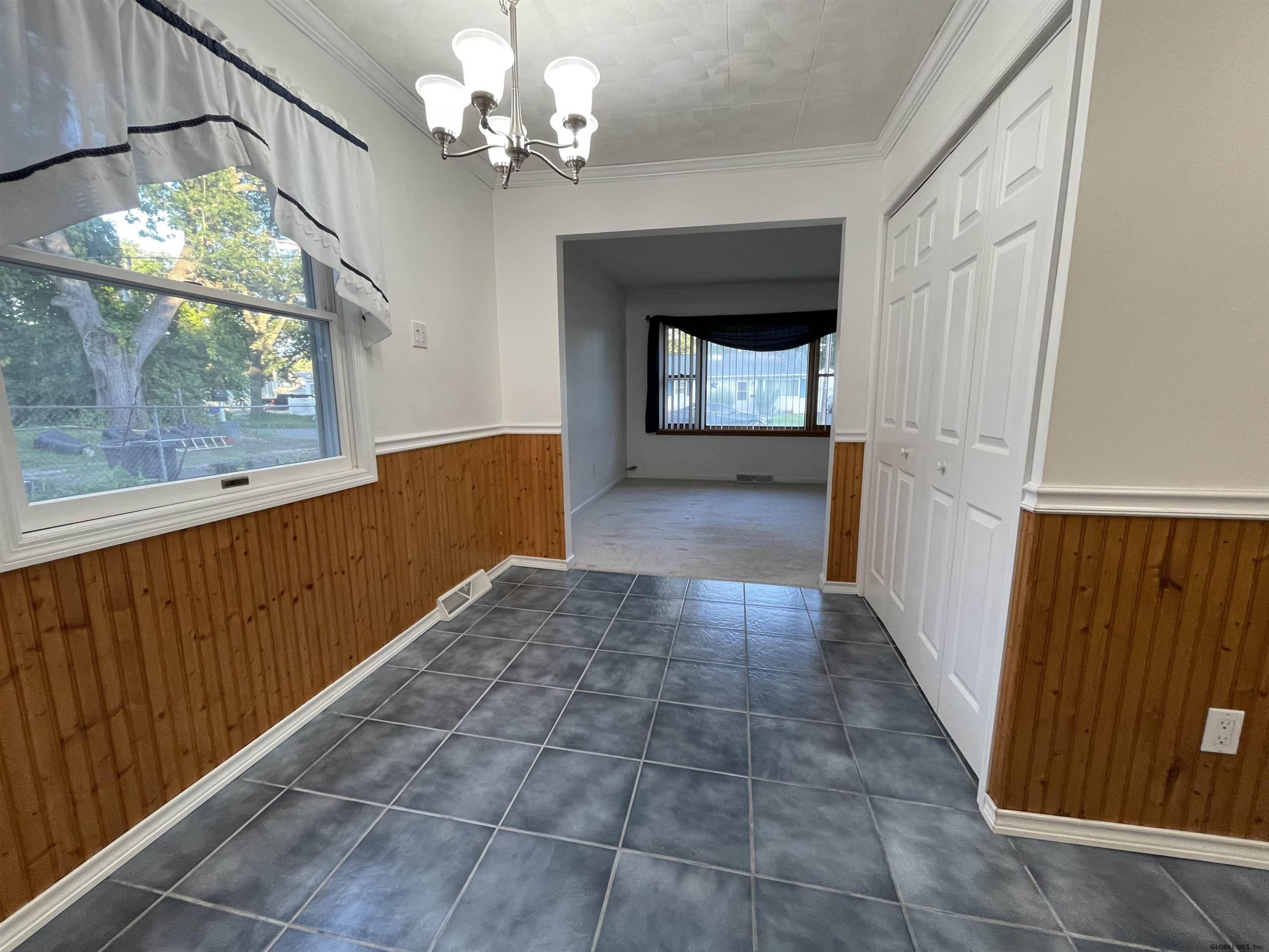 423 Chiswell Road Schenectady, NY 12304 - Photo 15 of 29 Photo 15
