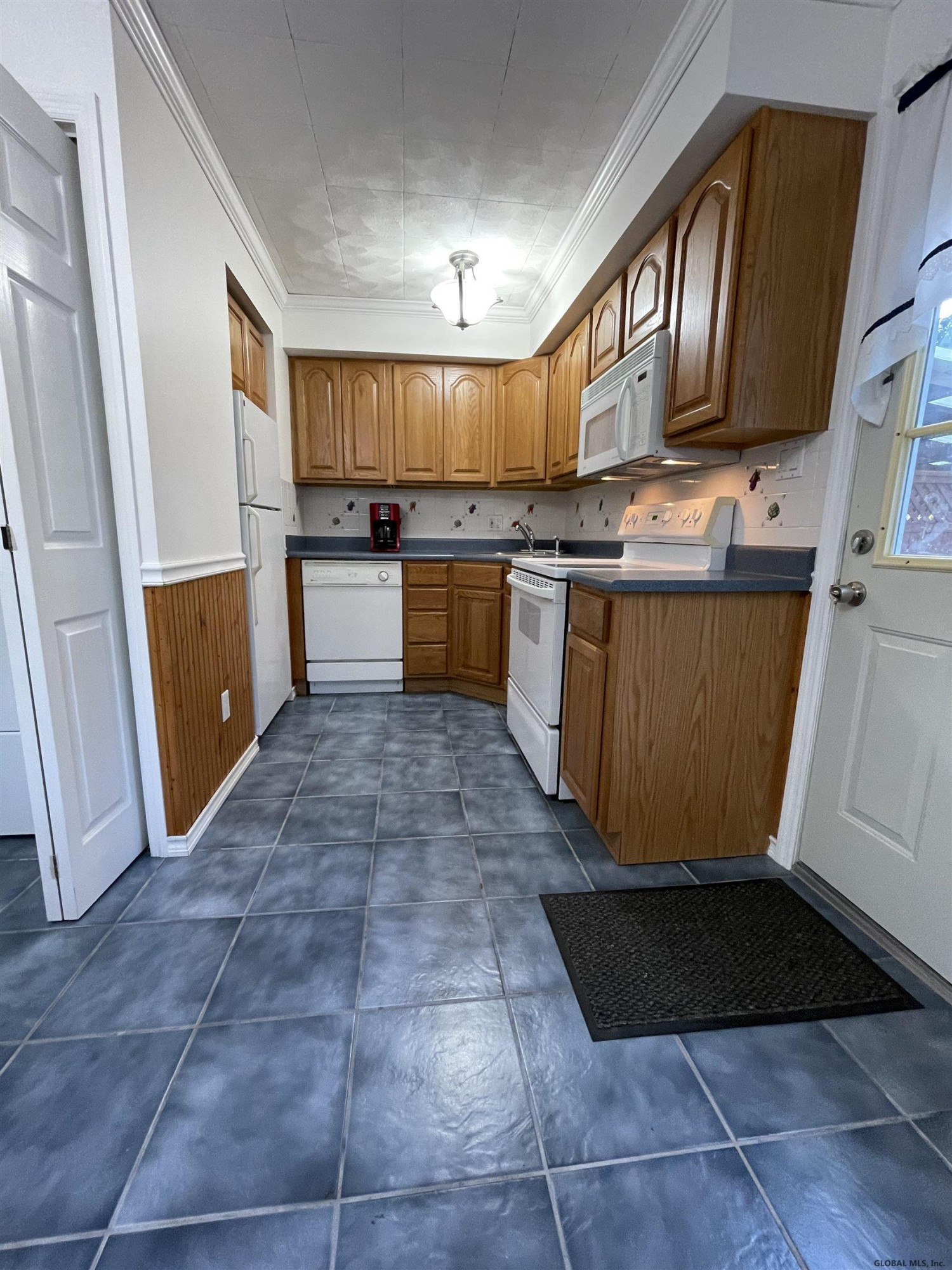 423 Chiswell Road Schenectady, NY 12304 - Photo 16 of 29 Photo 16