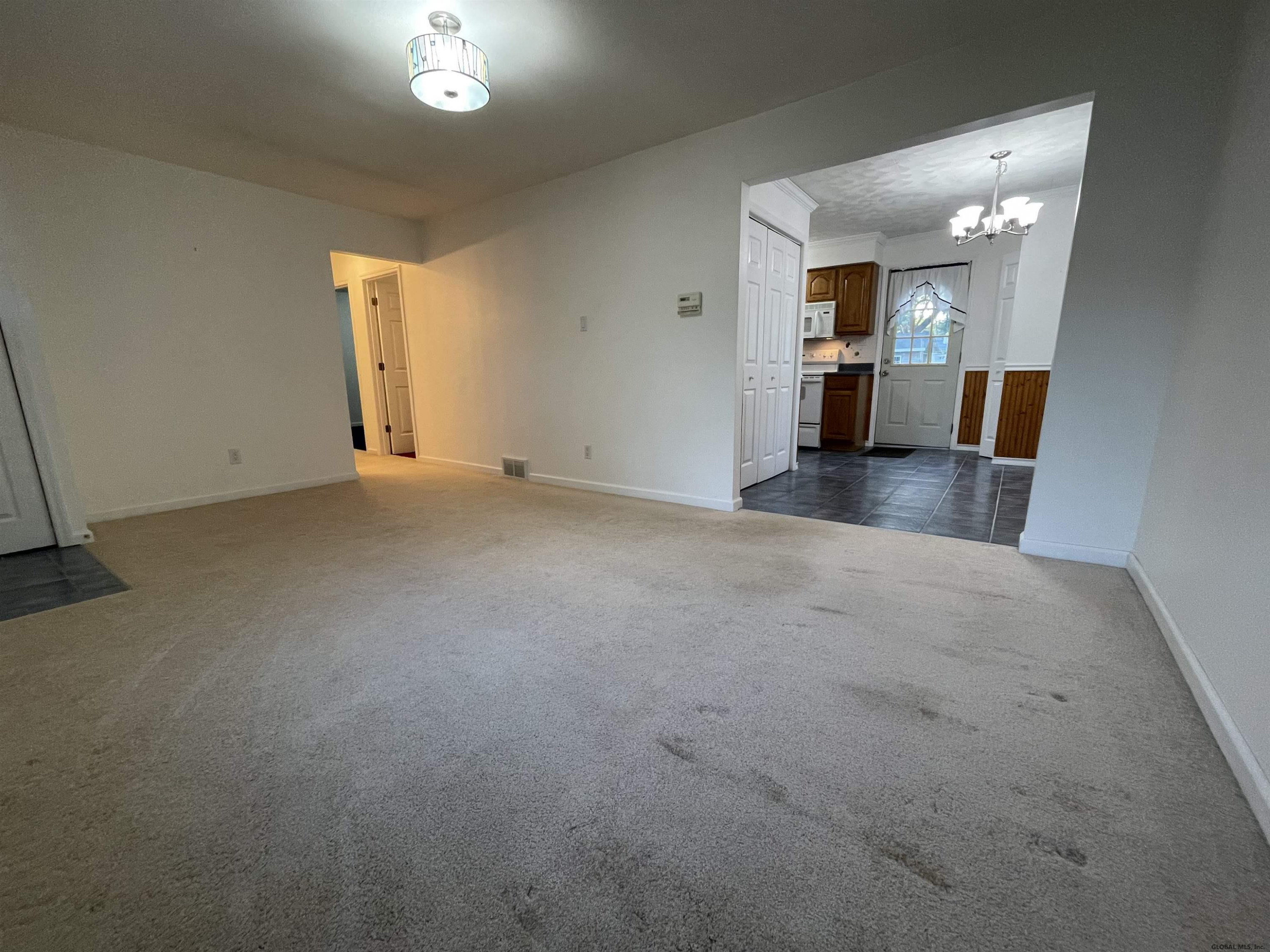 423 Chiswell Road Schenectady, NY 12304 - Photo 19 of 29 Photo 19
