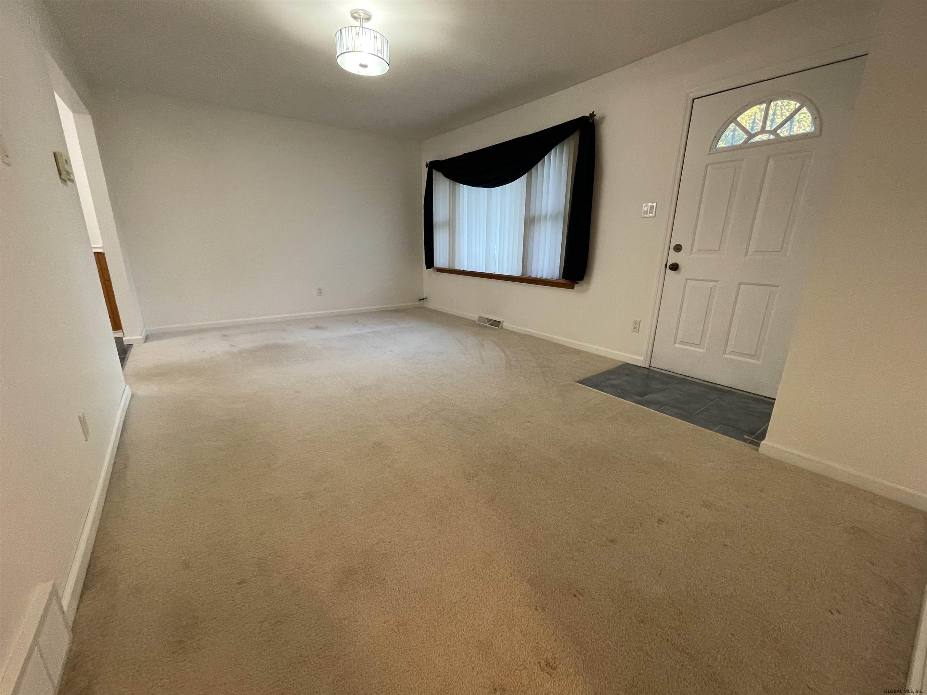 423 Chiswell Road Schenectady, NY 12304 - Photo 20 of 29 Photo 20
