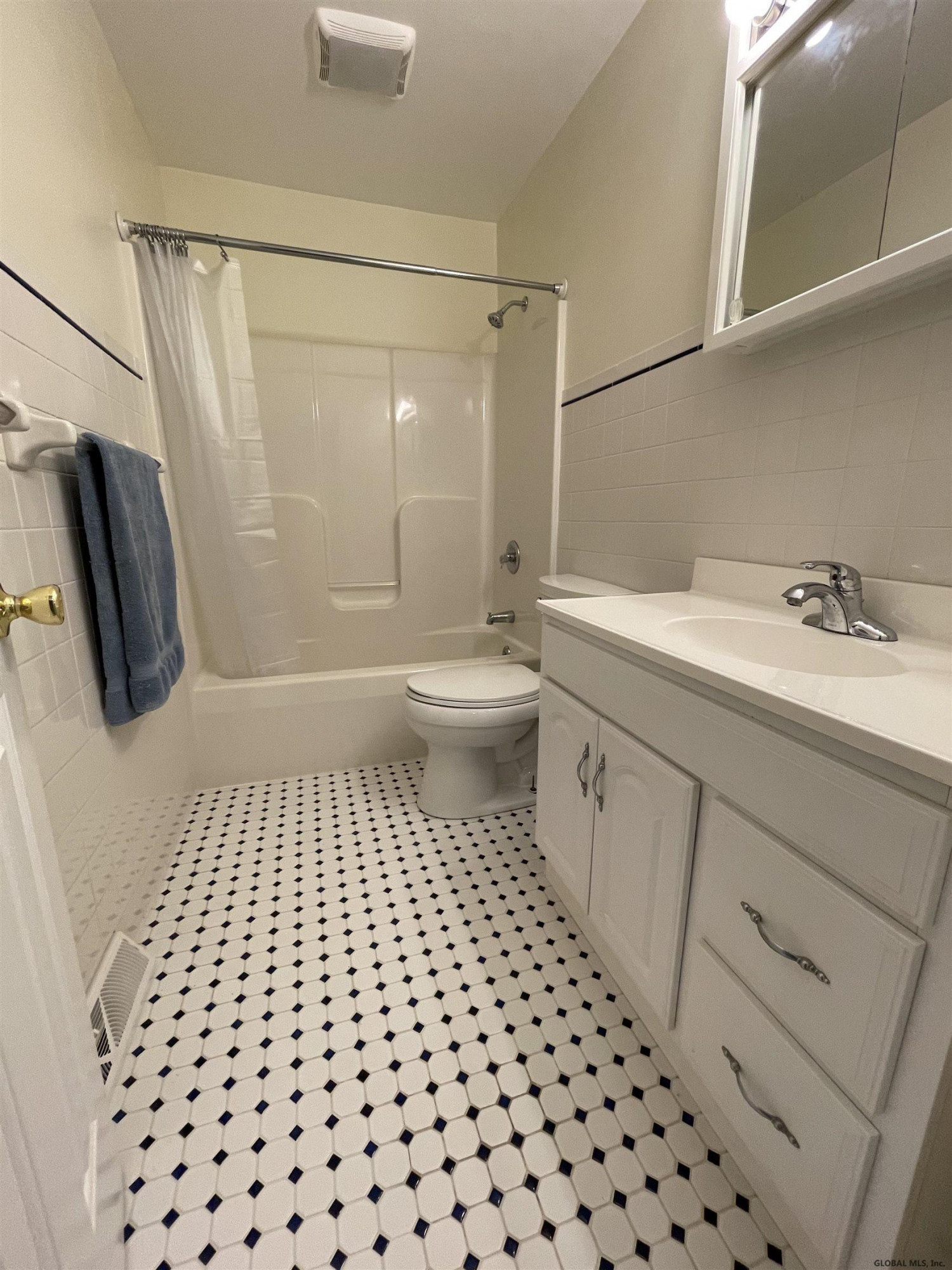 423 Chiswell Road Schenectady, NY 12304 - Photo 22 of 29 Photo 22