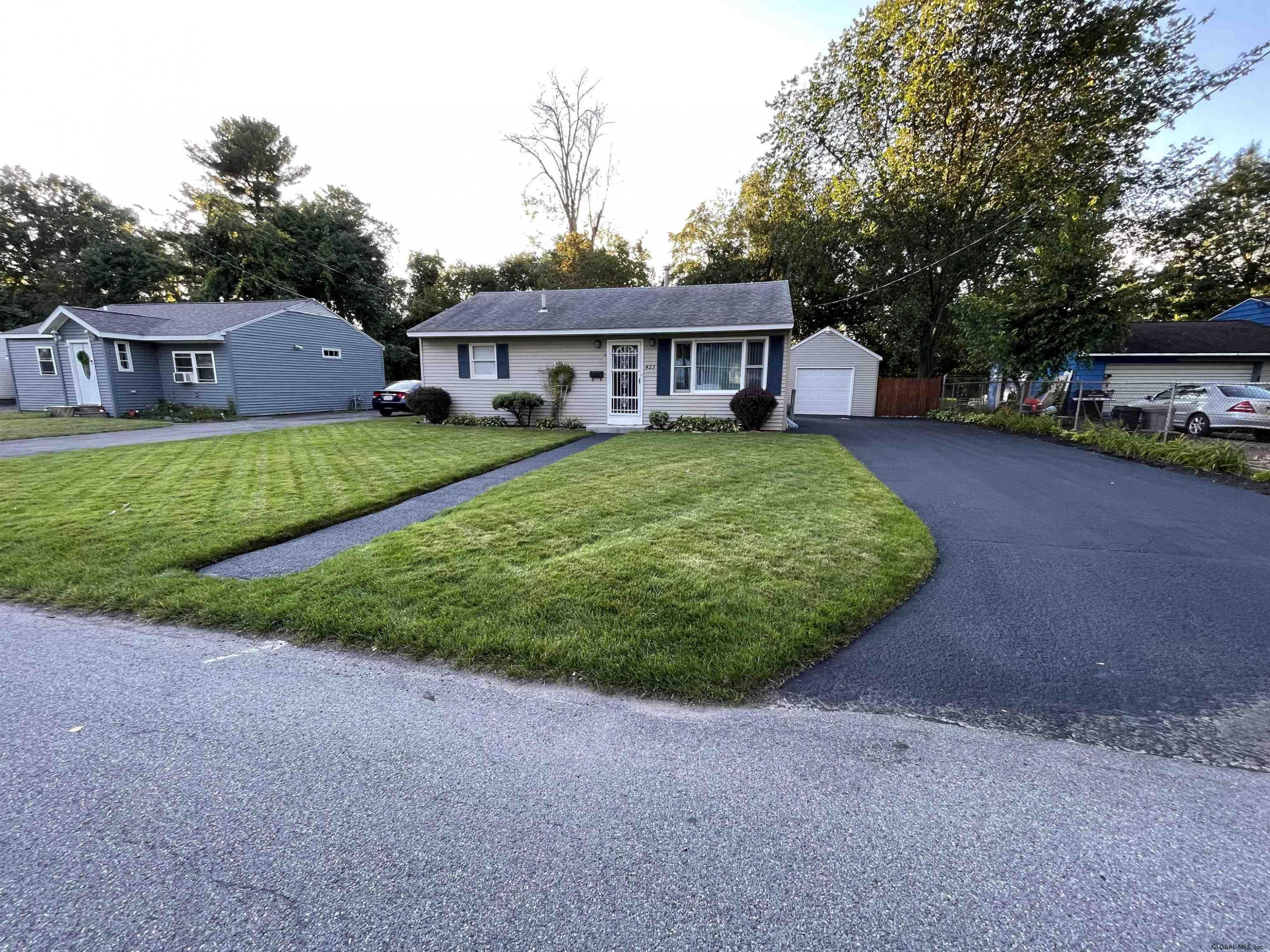 423 Chiswell Road Schenectady, NY 12304 - Photo 27 of 29 Photo 27