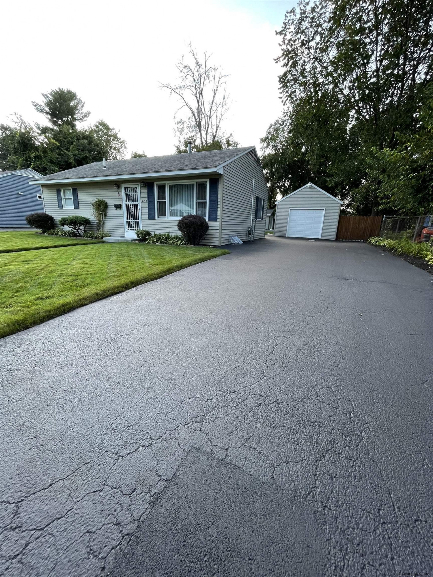 423 Chiswell Road Schenectady, NY 12304 - Photo 5 of 29 Photo 5