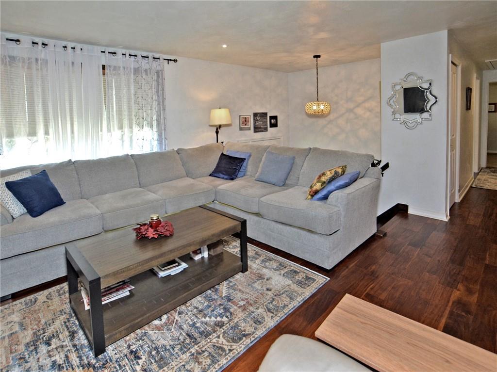 349 Oak Road Pittsburgh, PA 15239 - Photo 3 of 22 Gallery Image 3