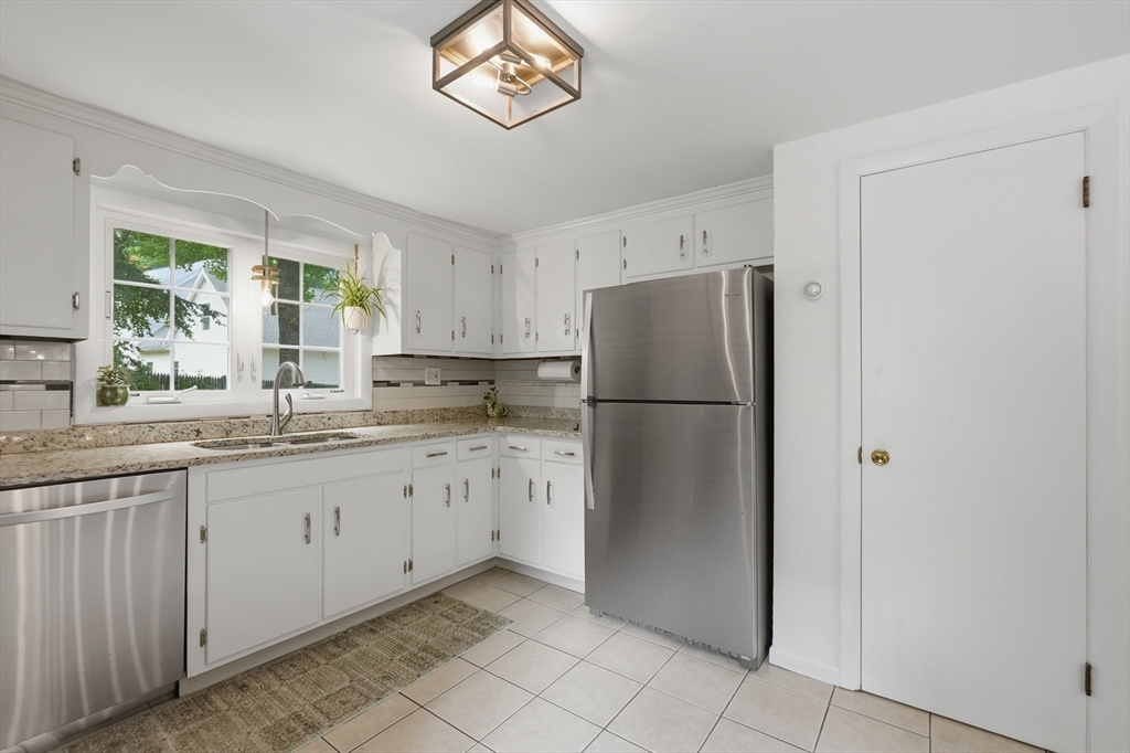 62 Putnam Road Holden, MA 01520 - Photo 11 of 32