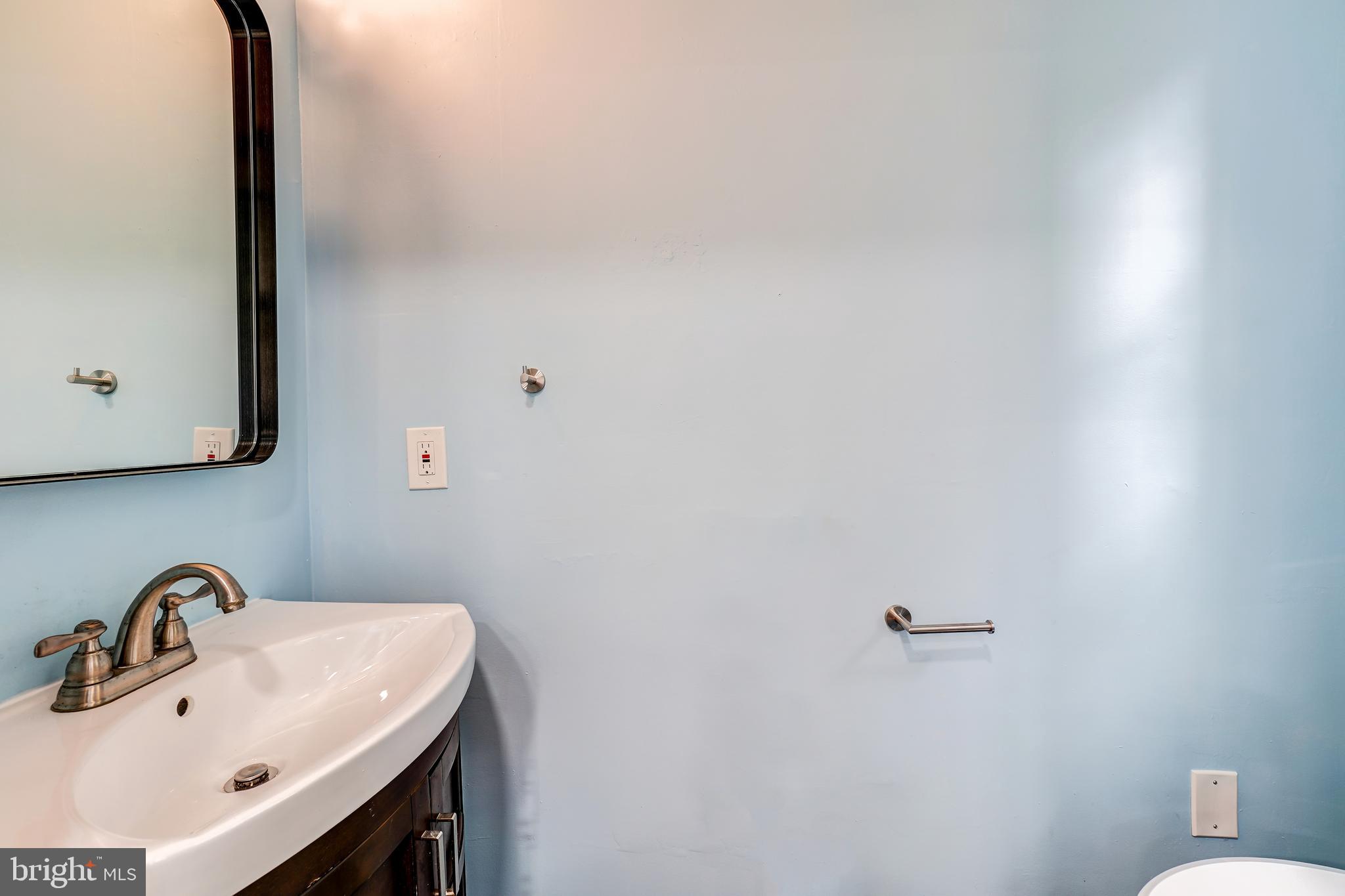 849 South Glebe Road Arlington, VA 22204 - Photo 13 of 38 Half bath on main level