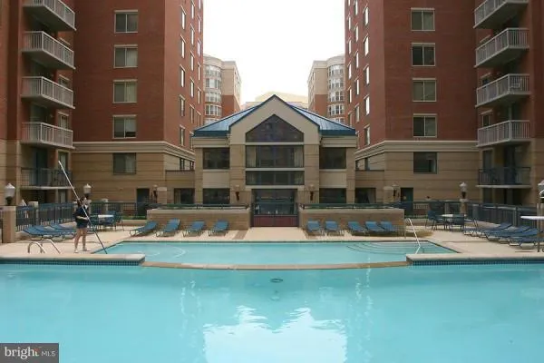 $2,400 | 3835 9th Street North, Unit 602E, Arlington, VA 22203